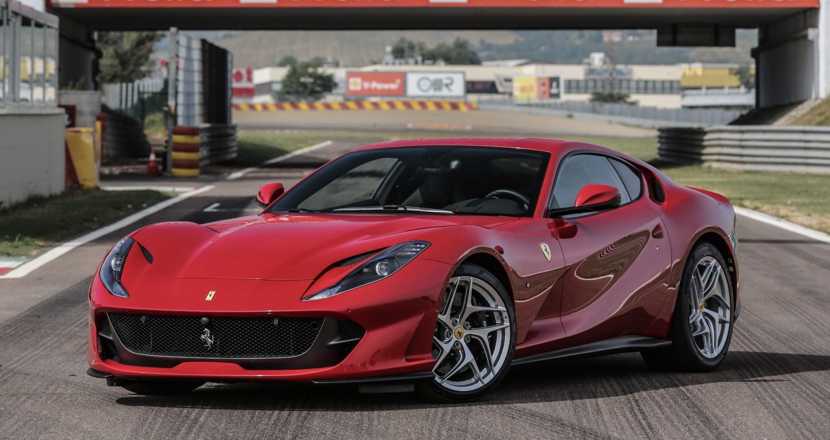 2018-Ferrari-812-Superfast-176-e15296044
