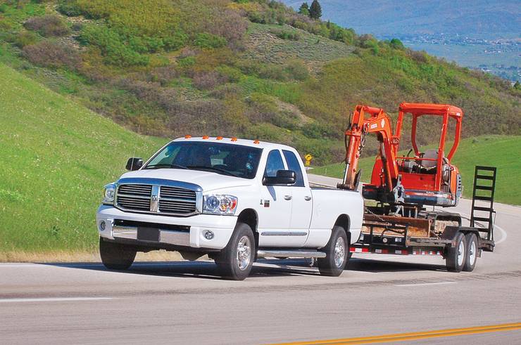 Best Vehicles For Towing That Aren't Trucks  - Would An Automatic Or Manual Transmission Be Better Suited For Towing?