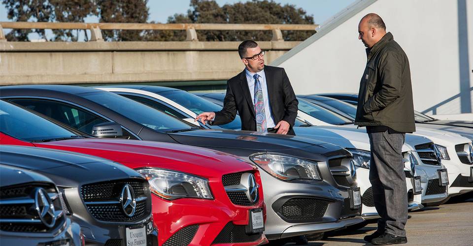 25 Things People Can Get For Free At Dealerships If They Literally Just Ask
