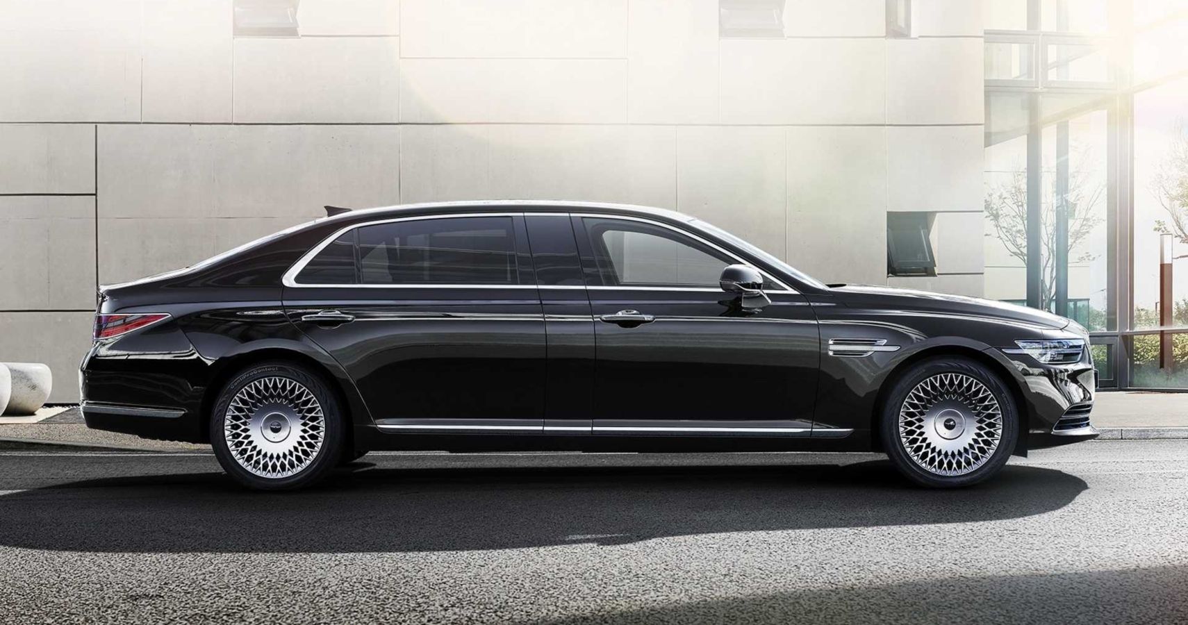 Korea S Genesis G90 Limousine Looks The Epitome Of Luxury