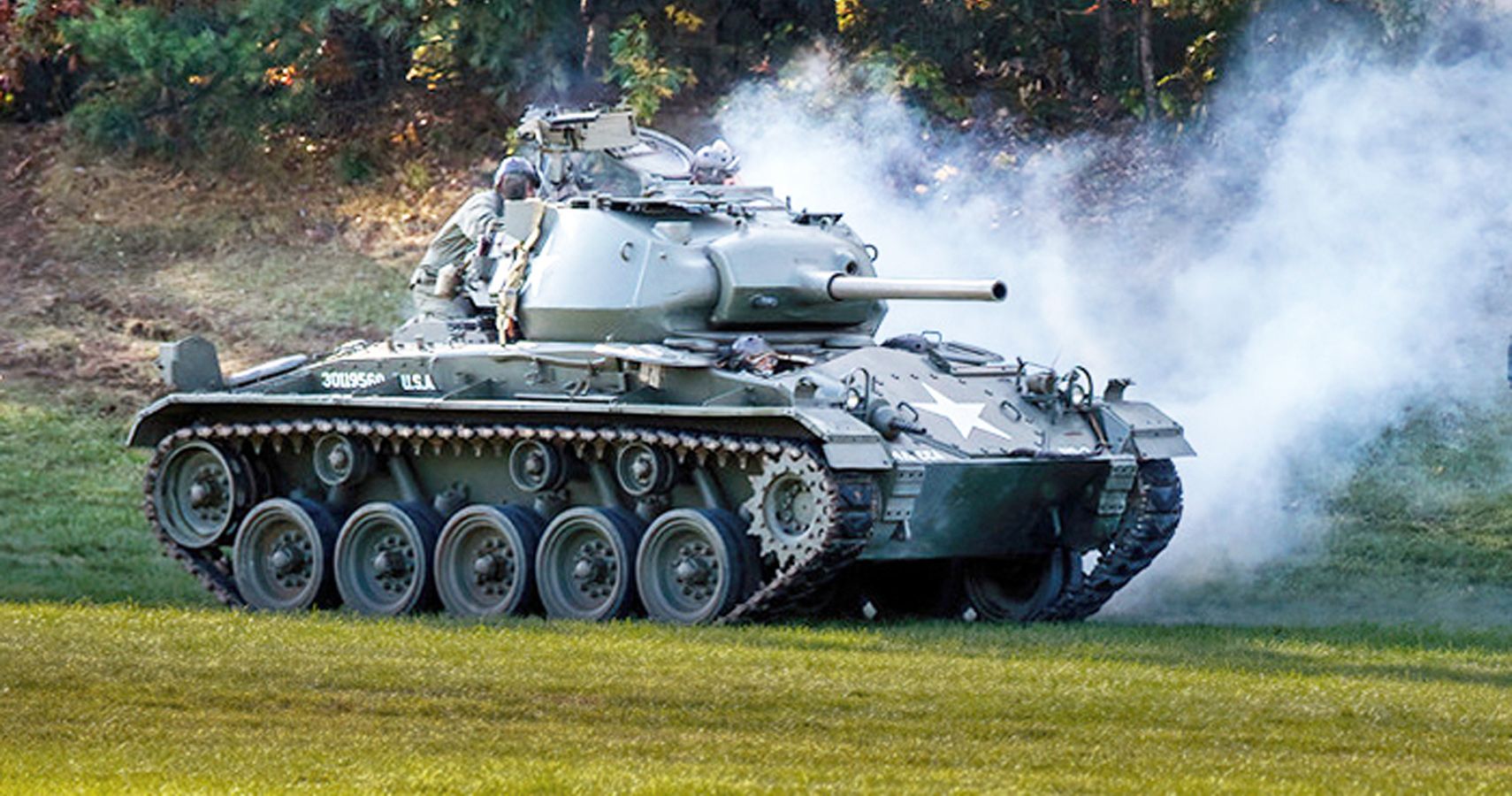 Massachusetts Museum Offers WWII Tank Driving Program | HotCars