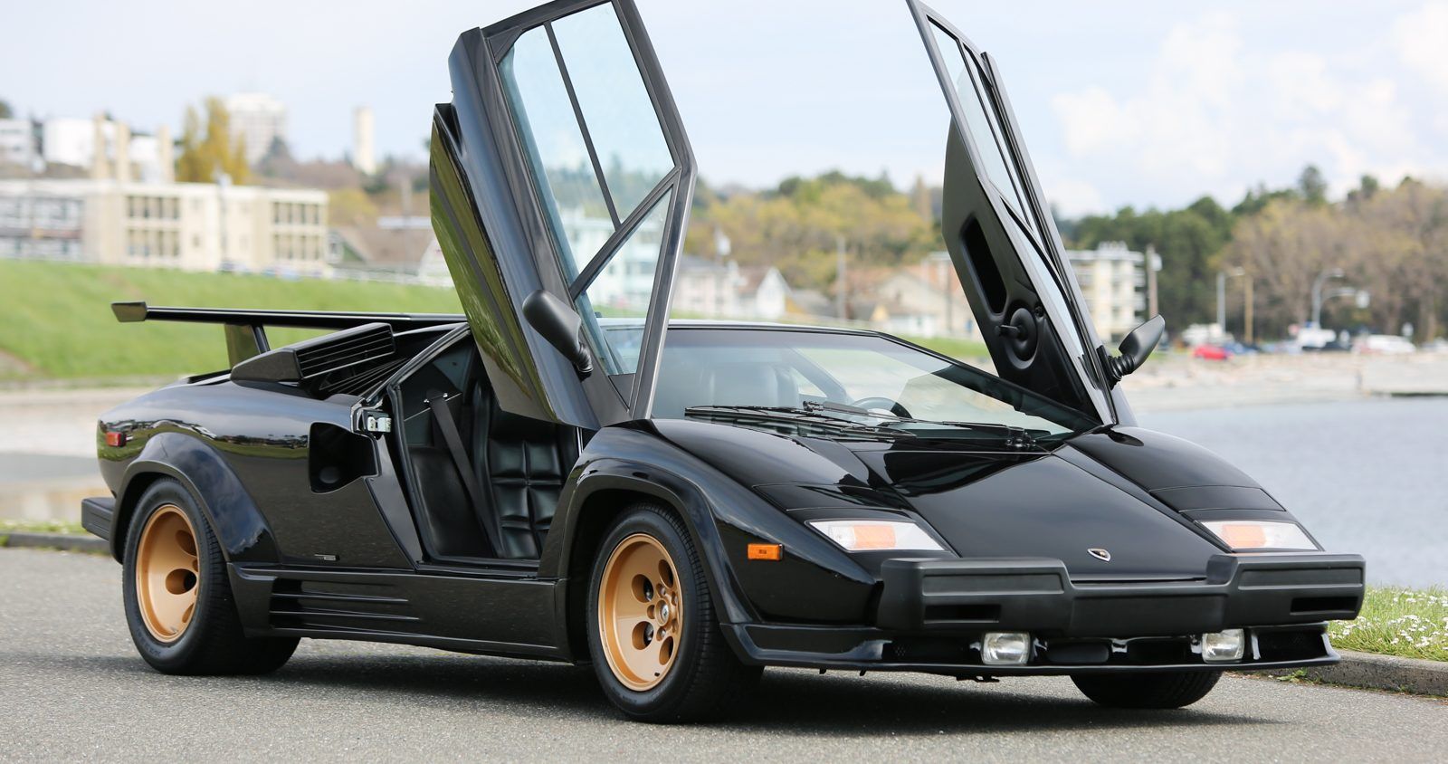 9 Greatest Lamborghinis Ever Made (1 That Was Terrible) | HotCars