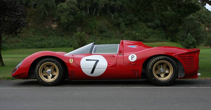 pics Ferrari 330 P3 Side looking back at the ferrari 330 p4
